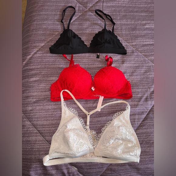 Bundle Victoria's Secret Scalloped Lace Bralette - Black, Red, cream - Picture 1 of 3